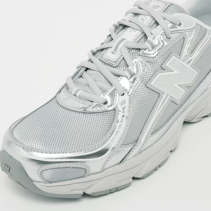 New Balance 740 Silber